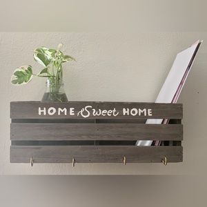 4 hooks Keyholder with mail storage